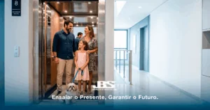 Família no elevador utilizando infraestrutura inspecionada por Ensaios Não Destrutivos.